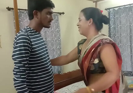 Majdur Ki Chudai - घर में मजदूरी करने आई भाभी को अकेले में ले जाकर पेला
