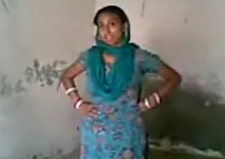 Khet Mein Chudai - बाजरे के खेत में जमकर चुदी अनीता चाची