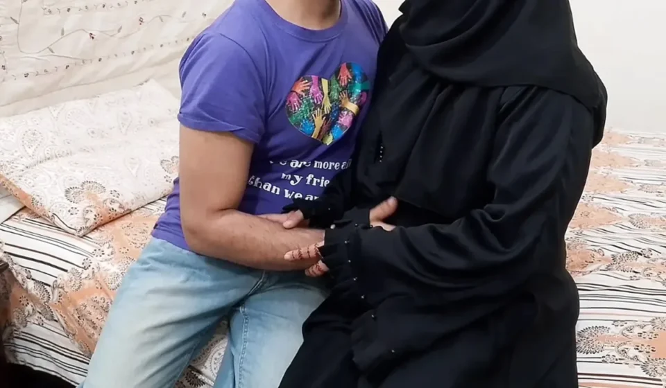 Muslim Sex Kahani – लंड की प्यासी रेशमा चाची ने शौहर के सामने चुदवाया