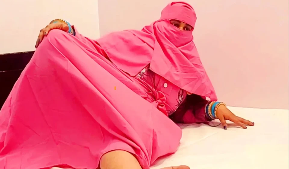 Muslim Sex Story - आदिल भाईजान ने अकेला पाकर ले लिया मेरी रसीली चूत का स्वाद